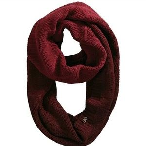 Calia By Carrie Underwood Infinity Scarf 🧣